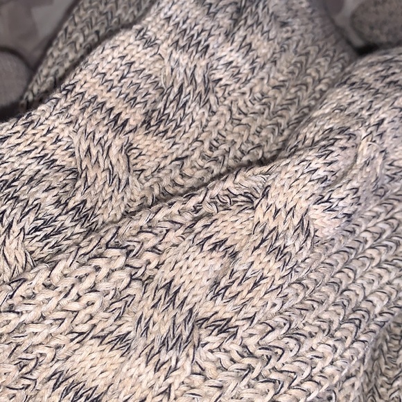 LINE | cable Knit Sweater V Neck Size small - Picture 11 of 11